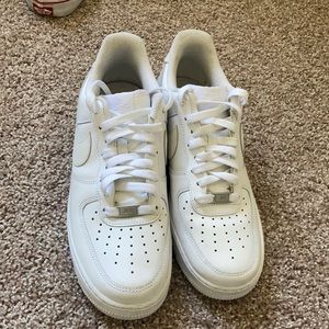 I’m selling white Air Force 1s